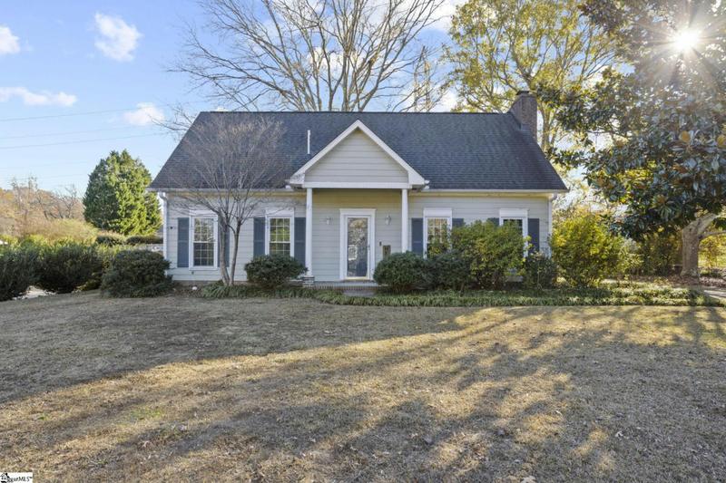 102 CROWNDALE DR, Taylors, SC 29687 Single Family Residence For Sale  MLS# 1513912