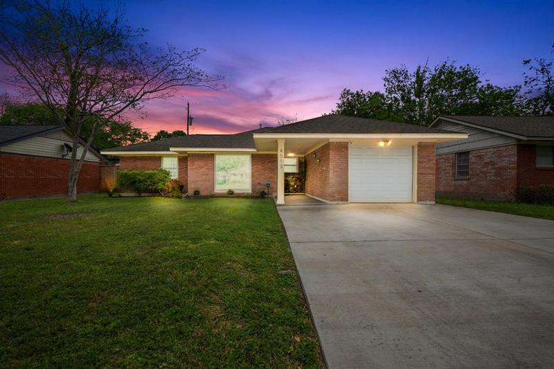 4513 W 43rd St, Houston, TX 77092 for Sale