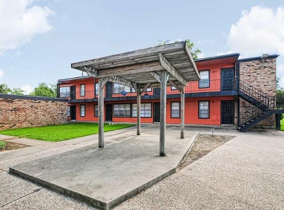 Parkway Apartments - 117 N Parkway Dr - Beaumont, TX Apartments for Rent