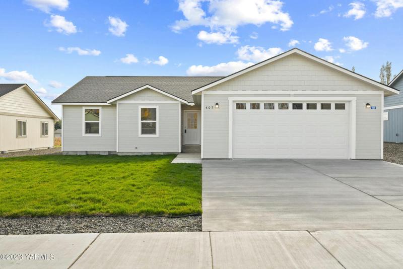 409 PEAR DR, Tieton, WA 98947 Single Family Residence For Sale  MLS# 23-2405