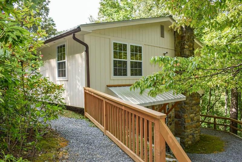 95 N RHODODENDRON, Almond, NC 28702 Single Family Residence For Sale  MLS# 26032802