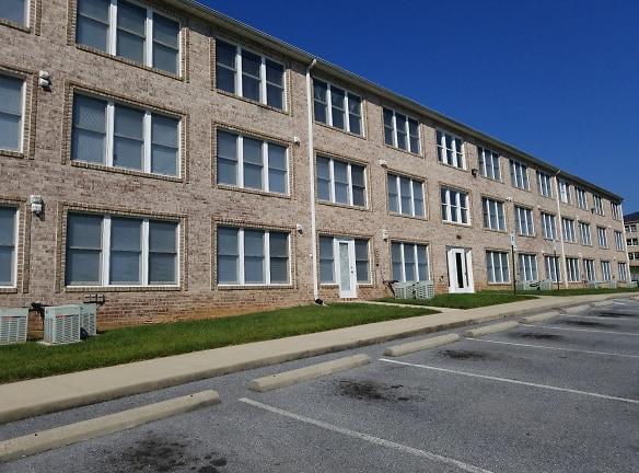 Woodbridge North Apartments - 11557 Robinwood Dr - Hagerstown, MD Apartments for Rent
