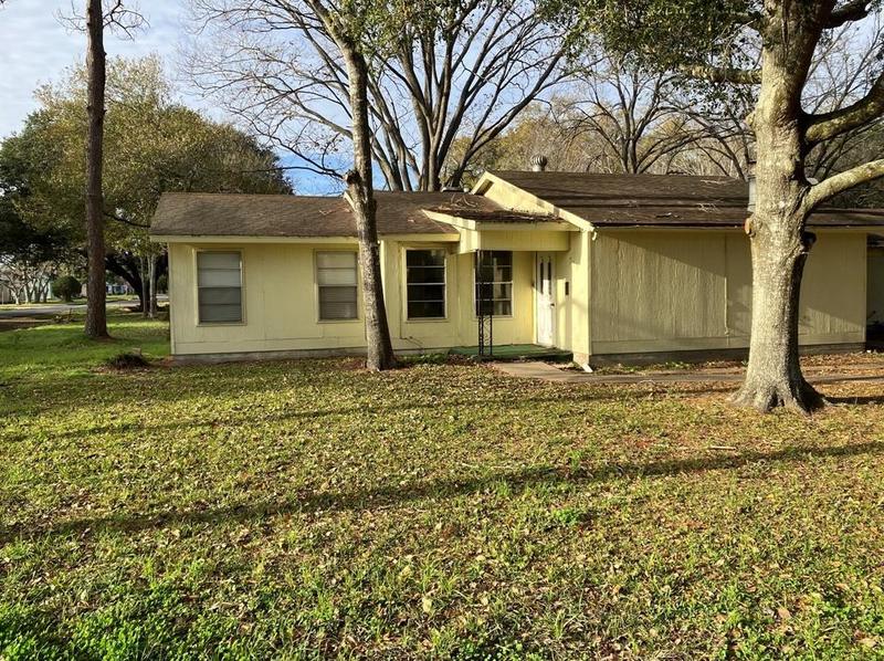 709 S Washington, El Campo, TX 77437 - MLS 58670091 for Sale