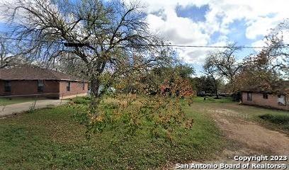 912 Block St, Floresville, TX 78114 for Sale