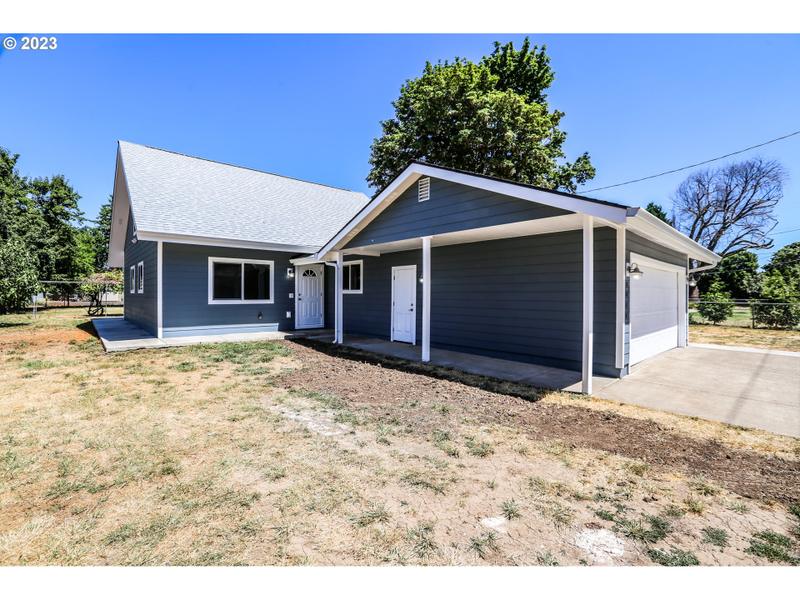5555 BARGER DR, Eugene OR 97402 for Sale