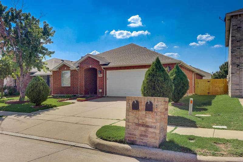 7665 Indigo Ridge Dr, Fort Worth, TX 76131 for Sale