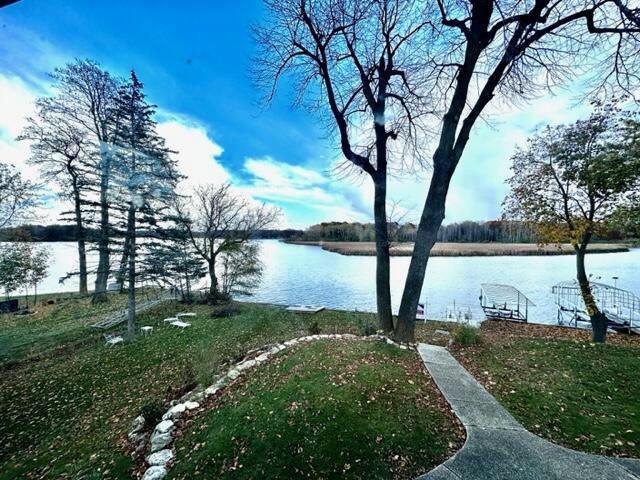 5725 E PENINSULA RD, Waterford, WI 53185 Single Family Residence For Sale  MLS# 1849434