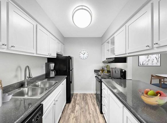 Lakeview Heights Apartments - 10250 W Mississippi Ave - Lakewood, CO Apartments for Rent