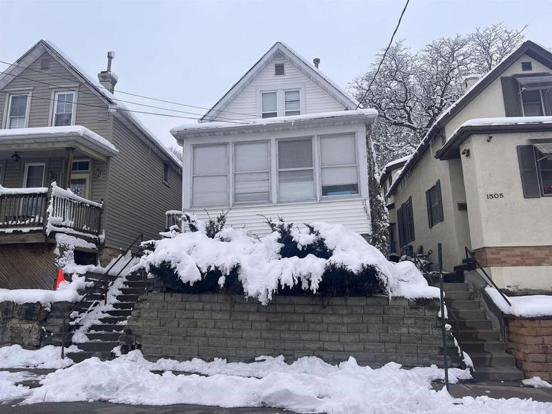 1503 Prescott, Dubuque, IA 52001  619016585 for Sale