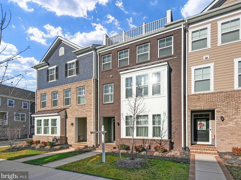 17718 Longspur Cove Ln, Dumfries, VA 22026 - MLS VAPW2063584 for Sale