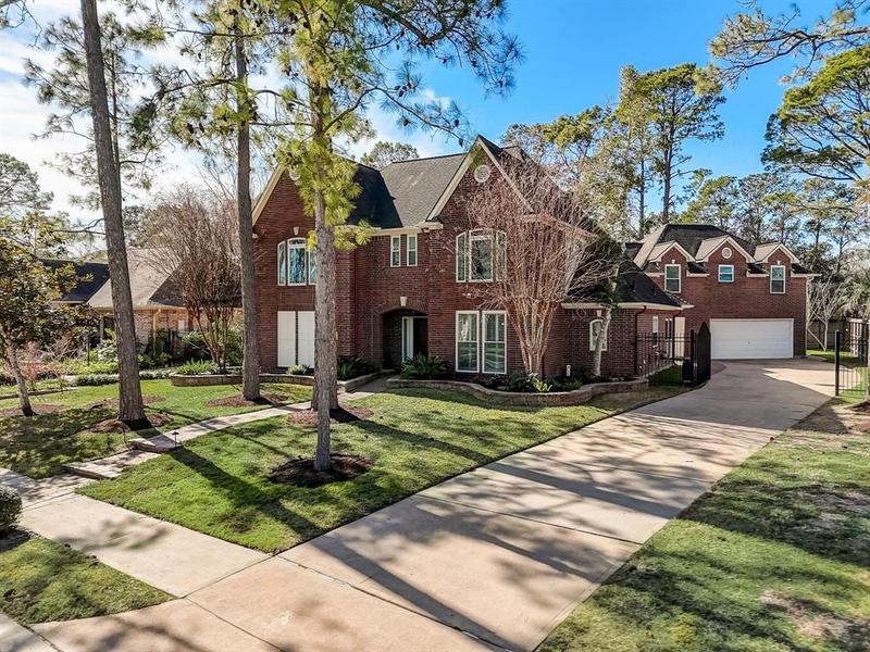 211 Creekside Dr, League City, TX 77573 for Sale