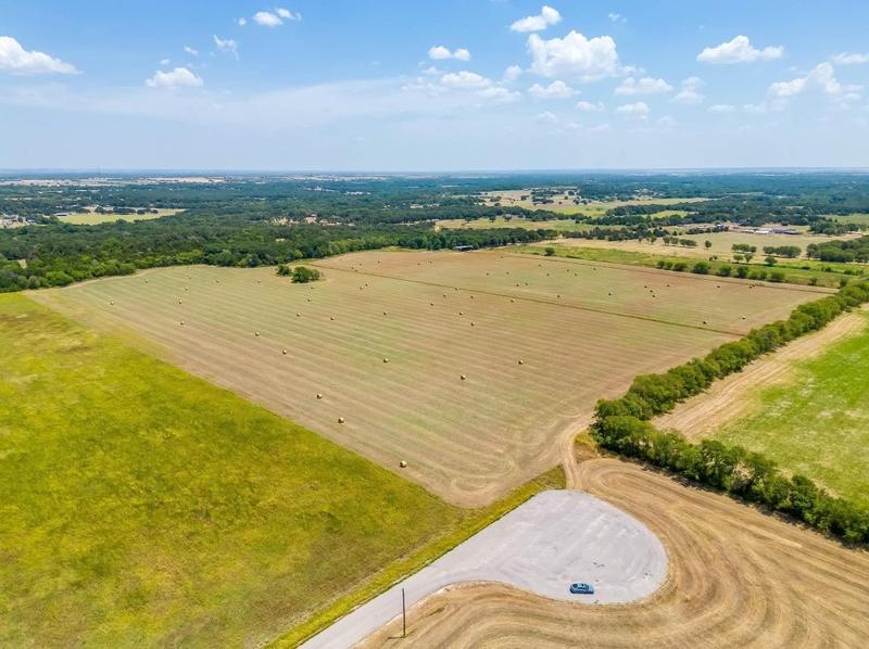 421 Chambers Creek Trail, Grandview, TX 76050 - MLS 20401309 for Sale