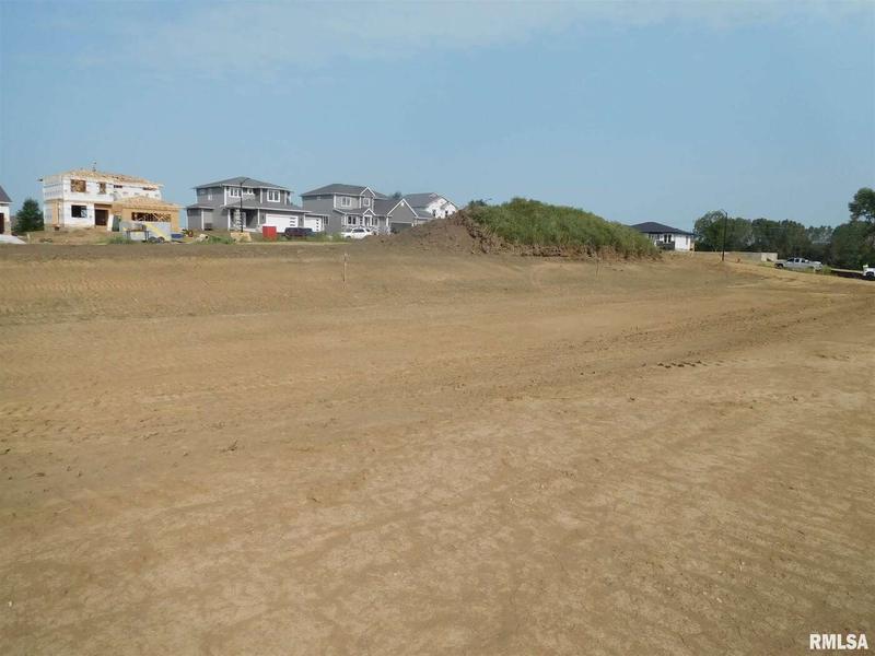 2724 W 38TH Place, Davenport, IA 52806  612750778 for Sale