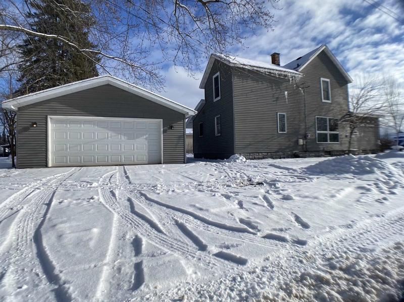 803 E Maurer St, Shawano, WI 54166 - MLS 50285911 for Sale