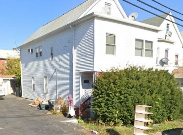 125 Knickerbocker Ave - Paterson, NJ 07503 - Home For Rent