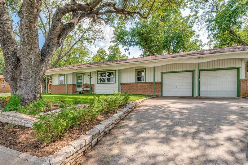 1520 W Park Row Dr, Arlington, TX 76013  MLS# 20435453 for Sale