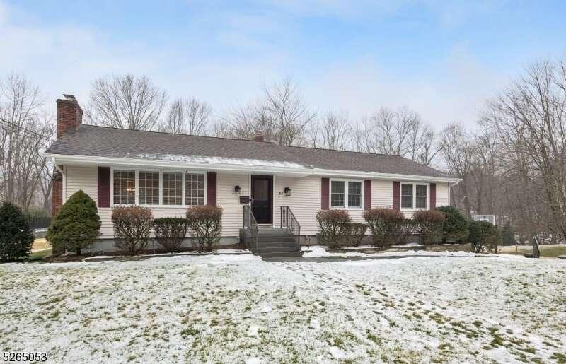 92 Elbrook Dr, Allendale, NJ 07401  621103592 for Sale