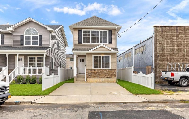 38 Underhill Ave, Roosevelt, NY 11575 - MLS 3504806 for Sale