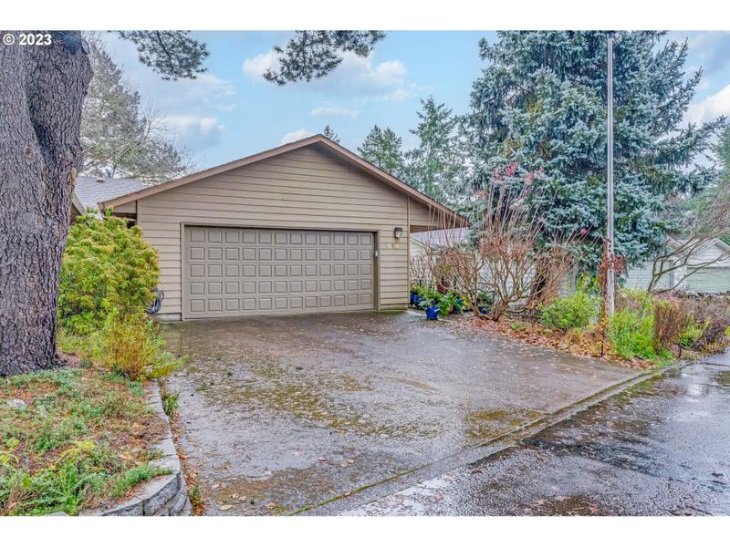 1114 NW SPRINGWOOD LN, Mc Minnville OR 97128 for Sale