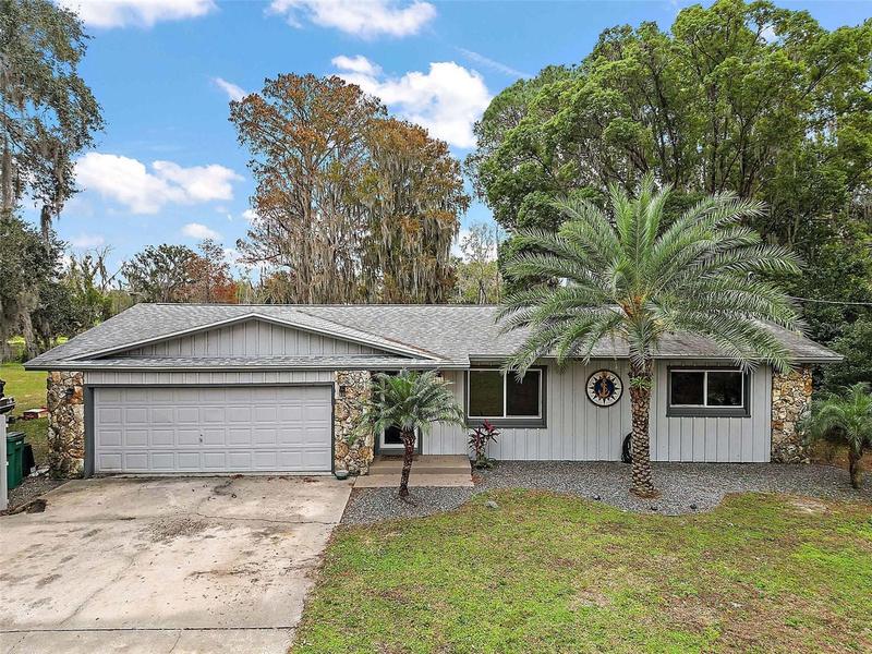 409 Lakeshore Dr, EUSTIS, FL 32726  MLS# G5076856 for Sale