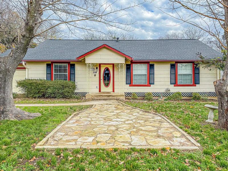 304 W Crossmain, Milford, TX 76670 for Sale