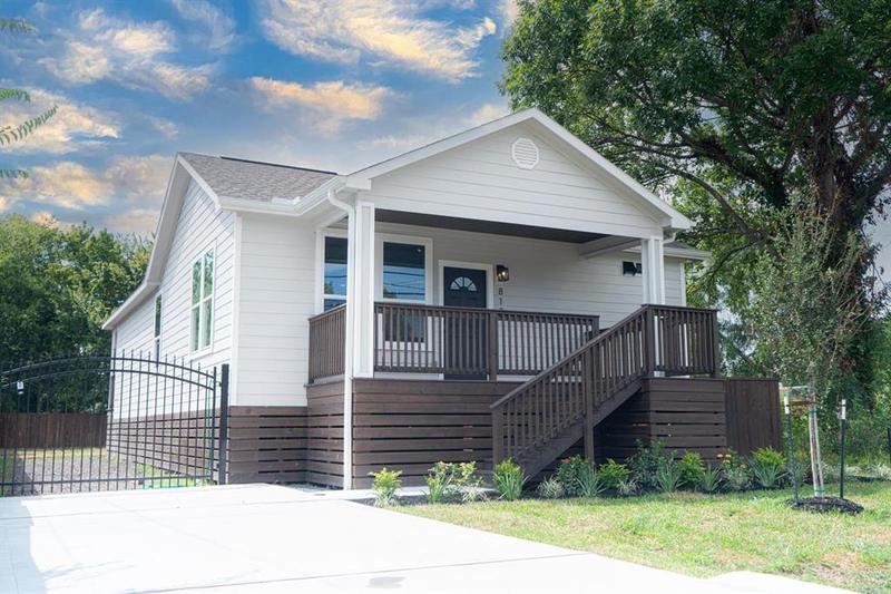 813 W Rittenhouse Rd, Houston, TX 77091 for Sale