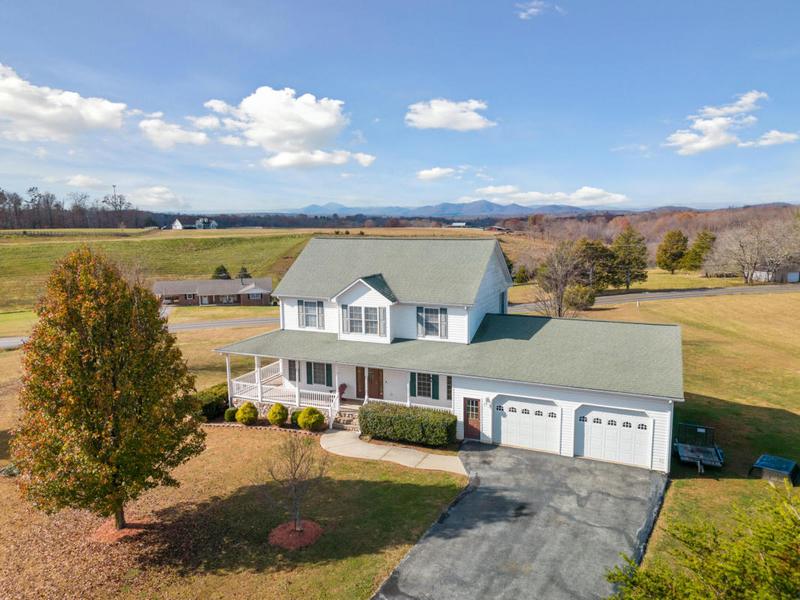 1064 SAVANNA HILLS DR, Moneta, VA 24121 Single Family Residence For Sale  MLS# 903574
