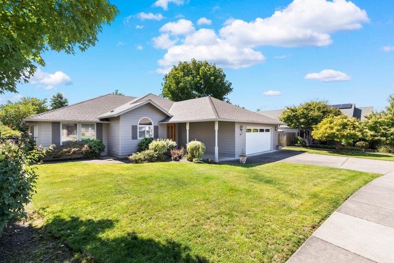 3502 Blueblossom Drive, Medford OR 97504 for Sale