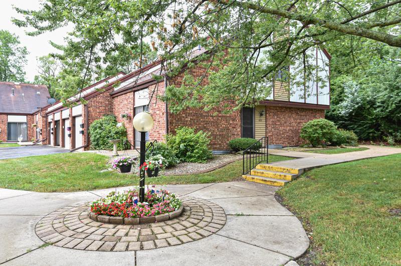 3917 W College Ave, Franklin, WI 53221 - MLS 1862420 for Sale