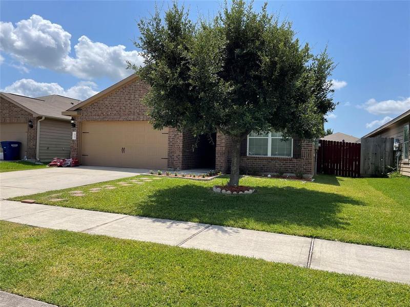 818 Amaryllis Rd, Baytown, TX 77521 for Sale