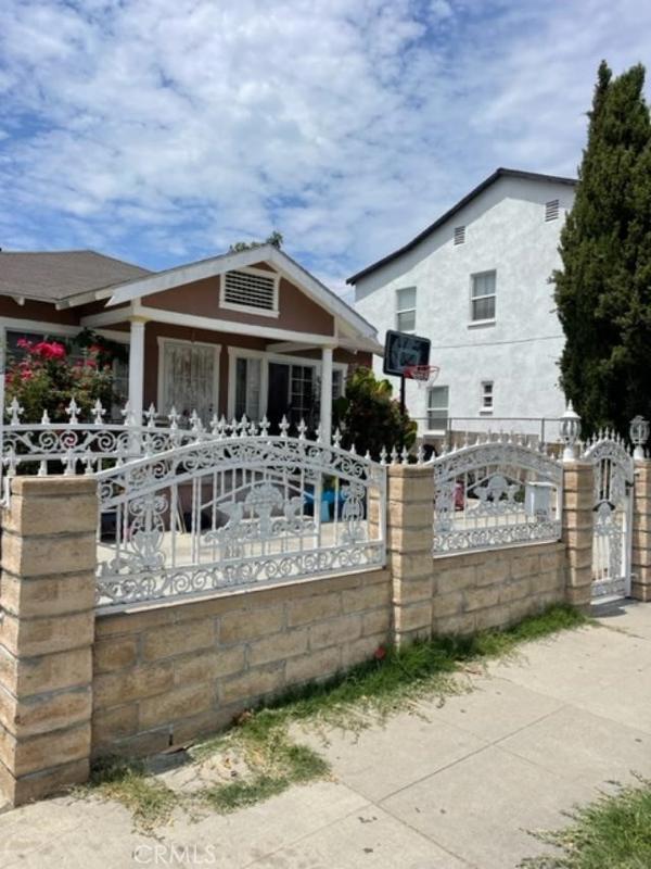 2621 Vineyard, Los Angeles CA 90016 for Sale