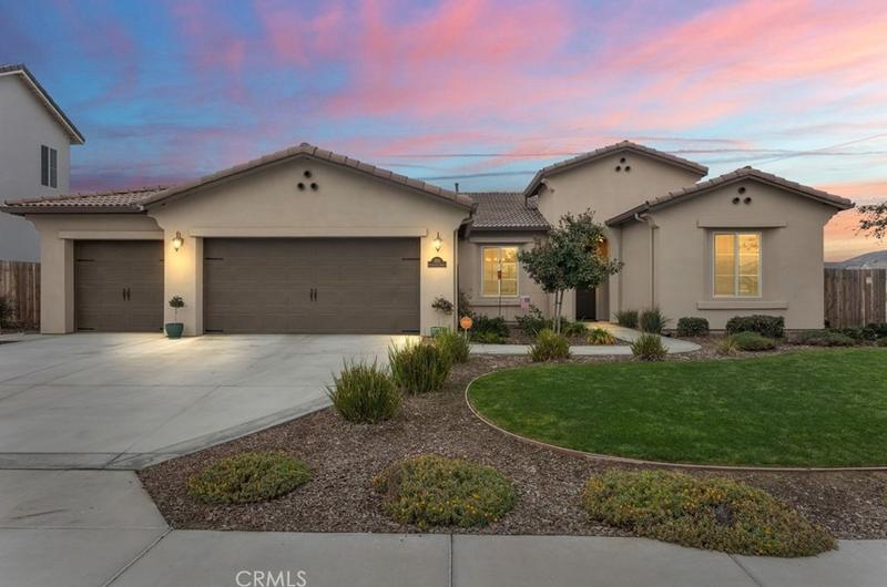 703 Chichester Ct, Bakersfield, CA 93314 - MLS SR24012211 for Sale