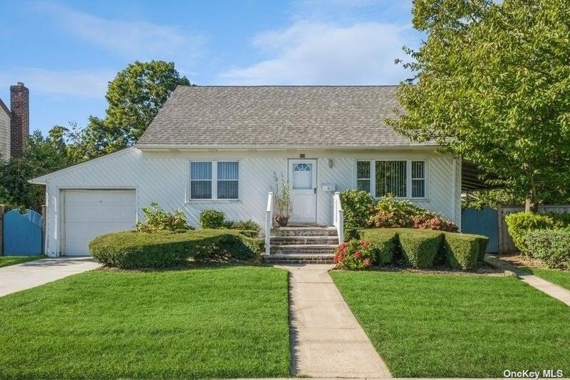 East Meadow, Nassau County, NY House for sale Property ID: 418024425