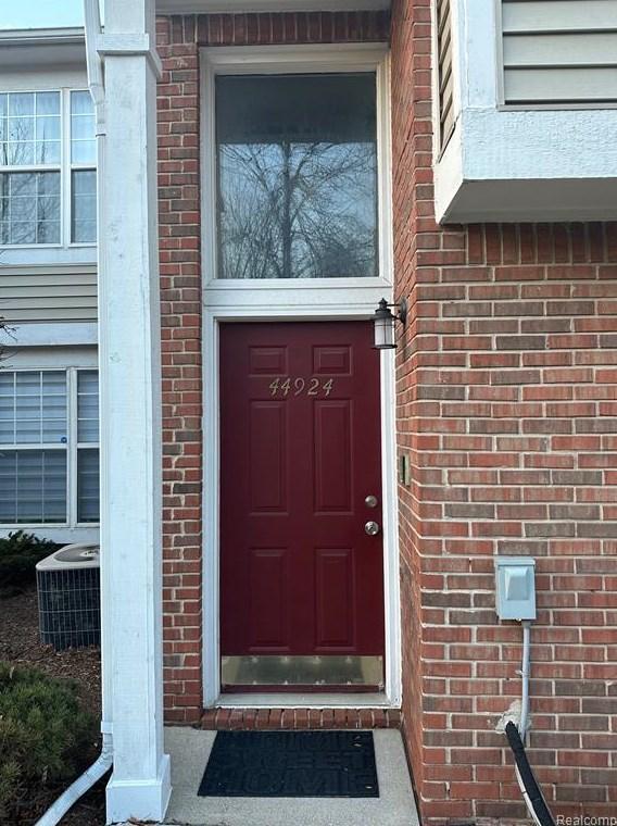 44924 Marigold Dr, Sterling Heights, MI 48314 - MLS 20230104301 for Rent