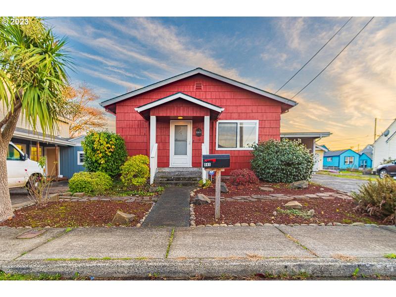 941 4TH AVE, Seaside OR 97138 for Sale