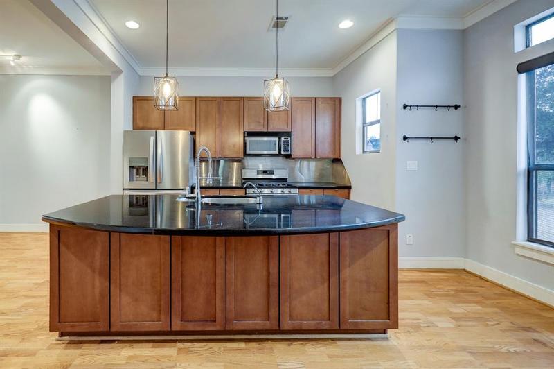 1002 Yale St, Houston, TX 77008 for Sale