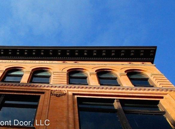Feel The Pulse Of The City Outside Your Front Door. Apartments - 324 S Brady St Renwick Place LLC - Davenport, IA Apartments for for Rent