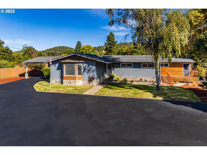 2254 SE DOUGLAS AVE, Roseburg OR 97470 for Sale
