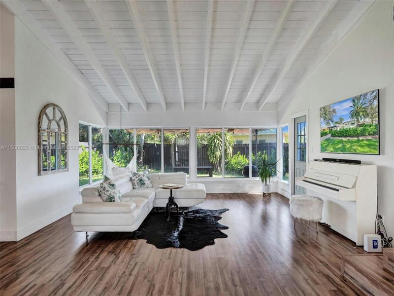 205 S 56TH TER, Hollywood, FL 33023 Single Family Residence For Sale  MLS# A11506633