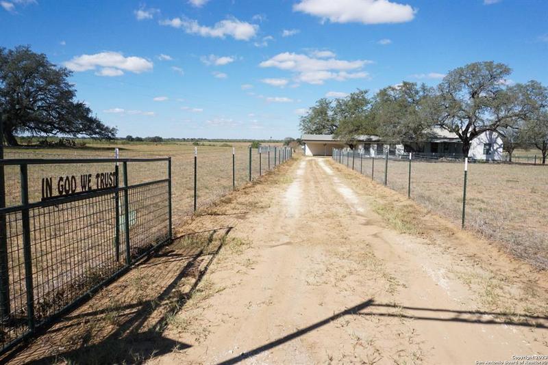 955 Coble Rd, Poteet, TX 78065 for Sale