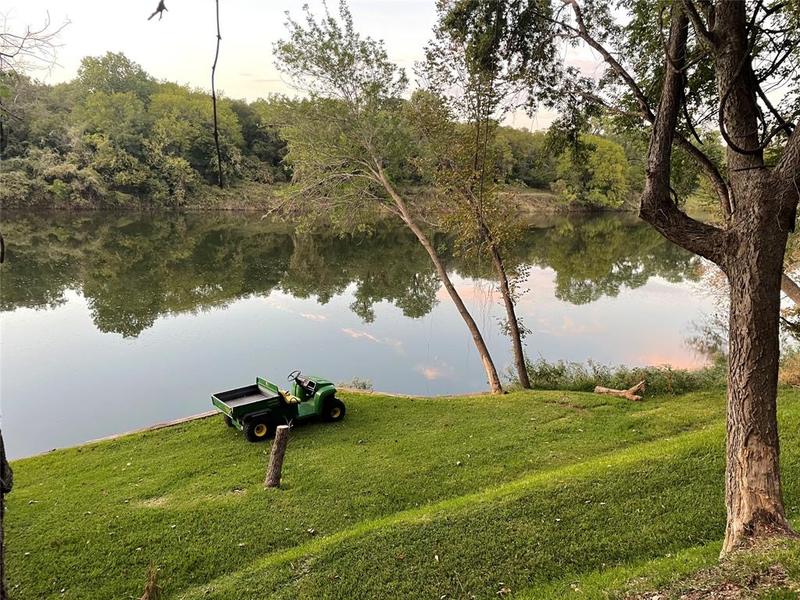 6810 Westover Dr, Granbury, TX 76049 for Sale