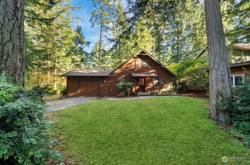 10805 Pioneer Dr, Anderson Island, WA 98303 - MLS 2181023 for Sale