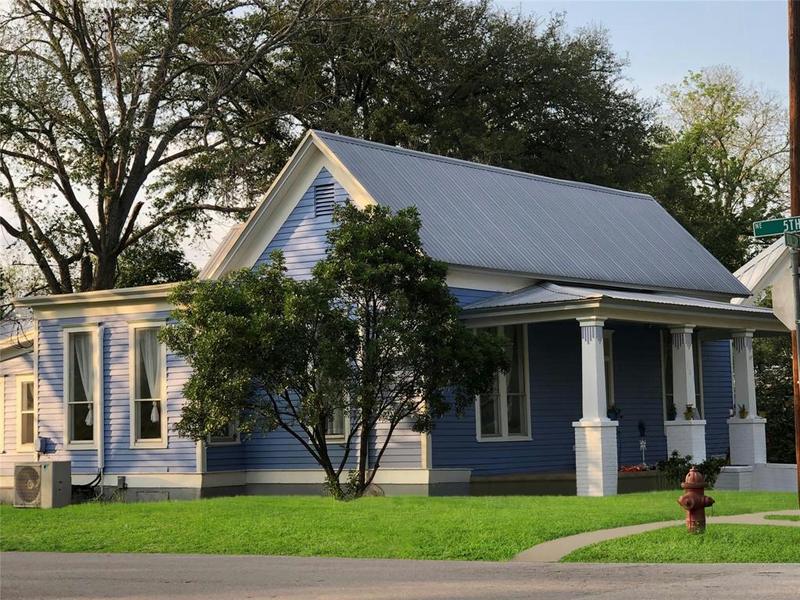 501 BURLESON ST, Smithville, TX 78957 Single Family Residence For Sale  MLS# 8991674 for Rent