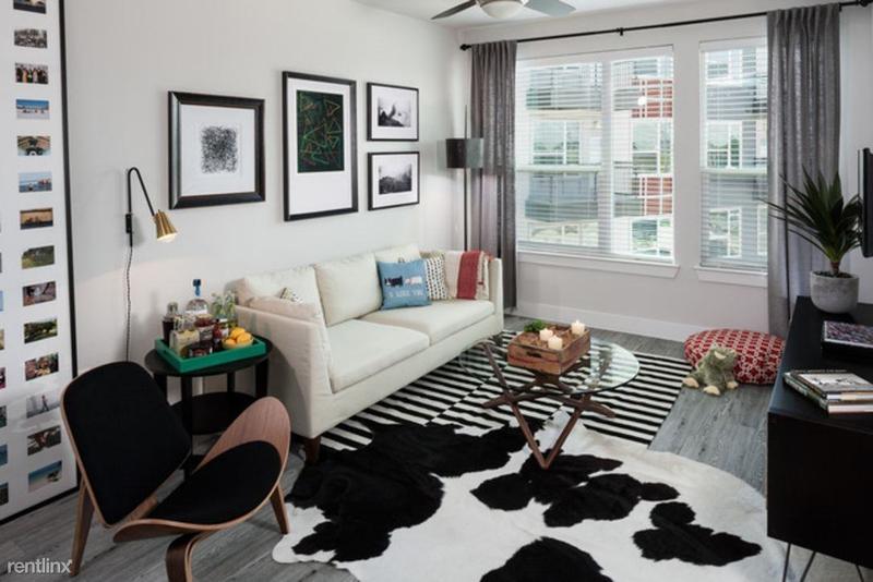 studio  Plowman @ E Greenbriar Ln for Sale