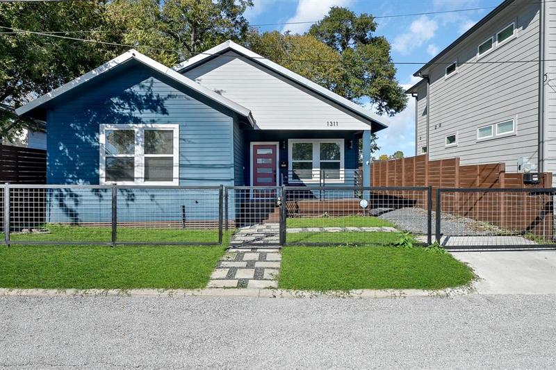 1311 Finch St, Houston, TX 77009 for Sale