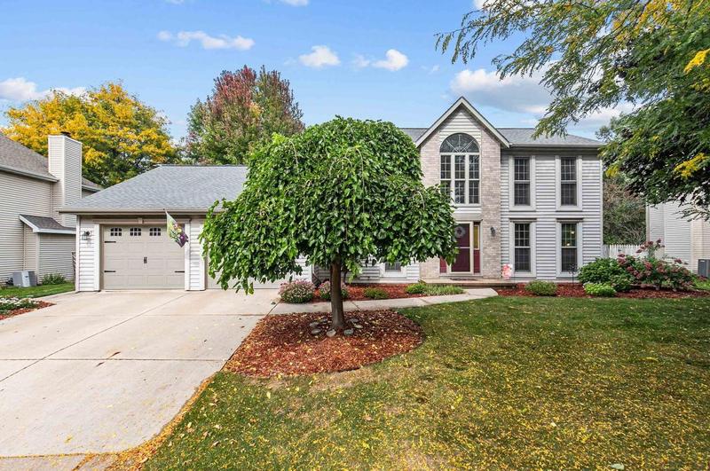 28 Diane Ln, Appleton, WI 54915 - MLS 50281892 for Sale