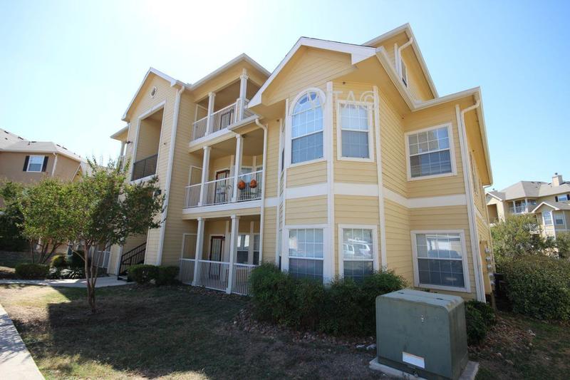 42125707  19500 U. S. Highway 281 North 606 for Sale