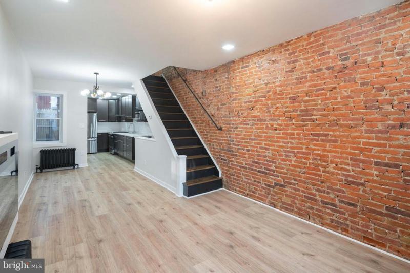 125 W DAUPHIN ST, PHILADELPHIA, PA 19133 Townhouse For Sale  MLS# PAPH2305806