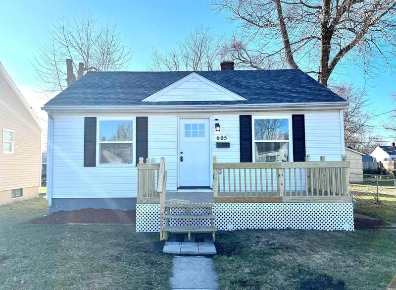 605 S Wellington St, South Bend, IN 46619 - MLS 202401381 for Sale