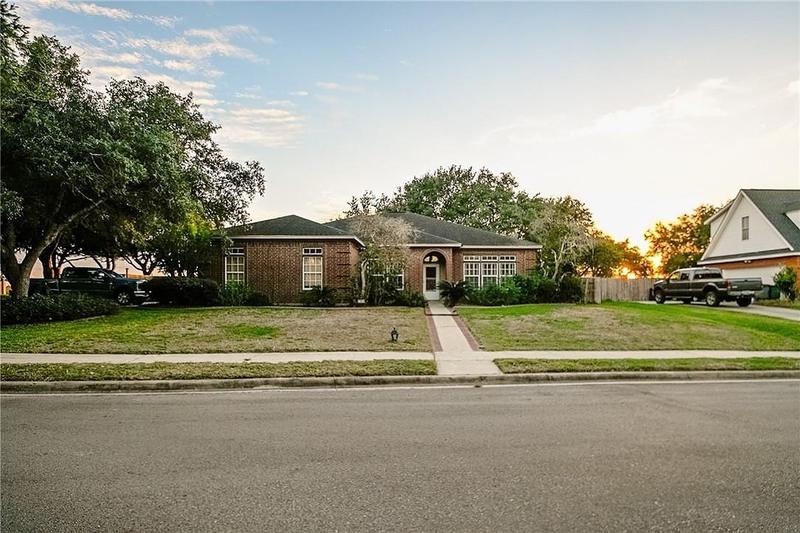 103 Woodhaven, Victoria, TX 77904 for Sale